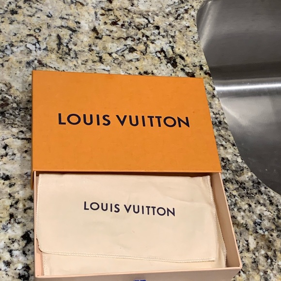 Louis Vuitton Phone Case - Picture 5 of 5